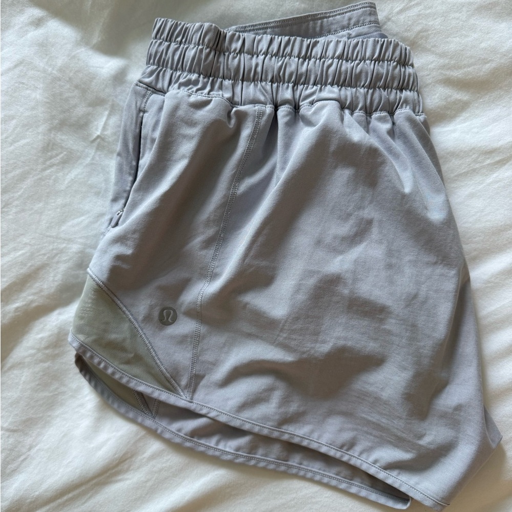lululemon athletica hotty hot shorts 2.5”